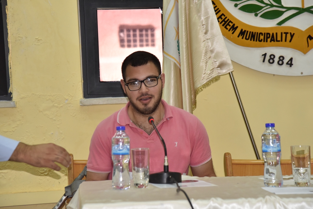 جلسة استماع في بلدية بيت لحم للاطلاع على مخطط البلدية بخصوص اعتماد المعايير الواجب مراعاتها لموائمة الشوارع مع احتياجات الاشخاص ذوي الاعاقة 