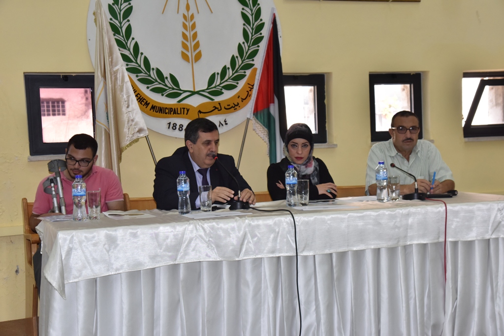 جلسة استماع في بلدية بيت لحم للاطلاع على مخطط البلدية بخصوص اعتماد المعايير الواجب مراعاتها لموائمة الشوارع مع احتياجات الاشخاص ذوي الاعاقة 