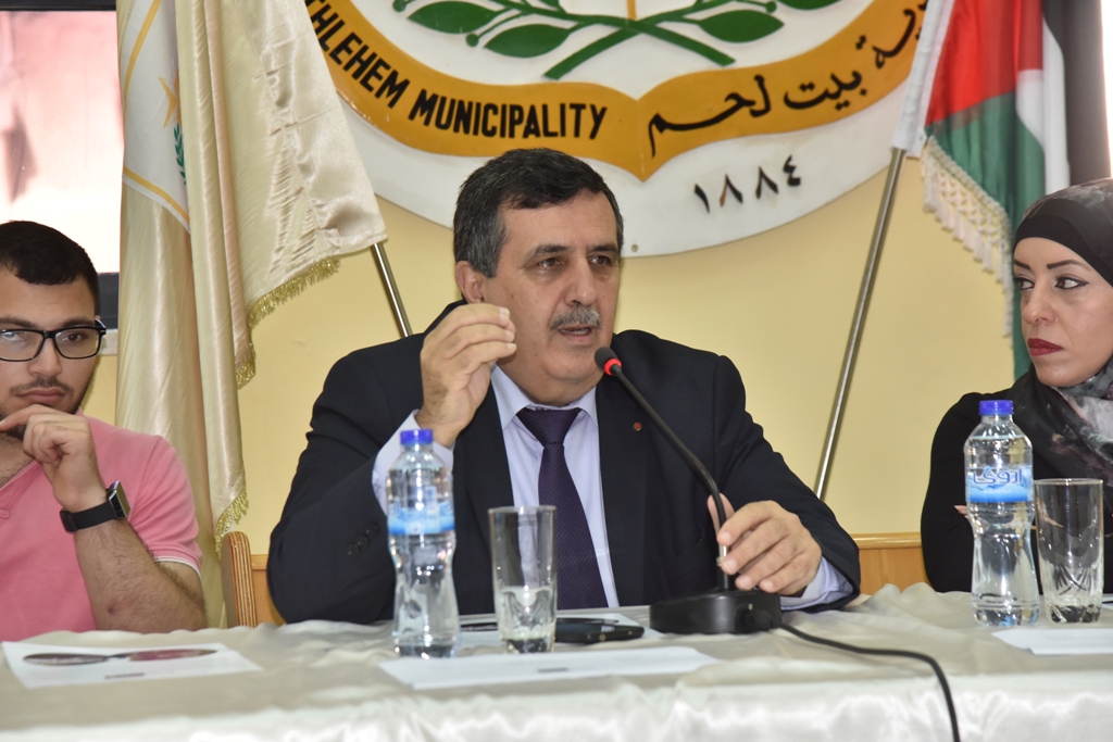 جلسة استماع في بلدية بيت لحم للاطلاع على مخطط البلدية بخصوص اعتماد المعايير الواجب مراعاتها لموائمة الشوارع مع احتياجات الاشخاص ذوي الاعاقة 