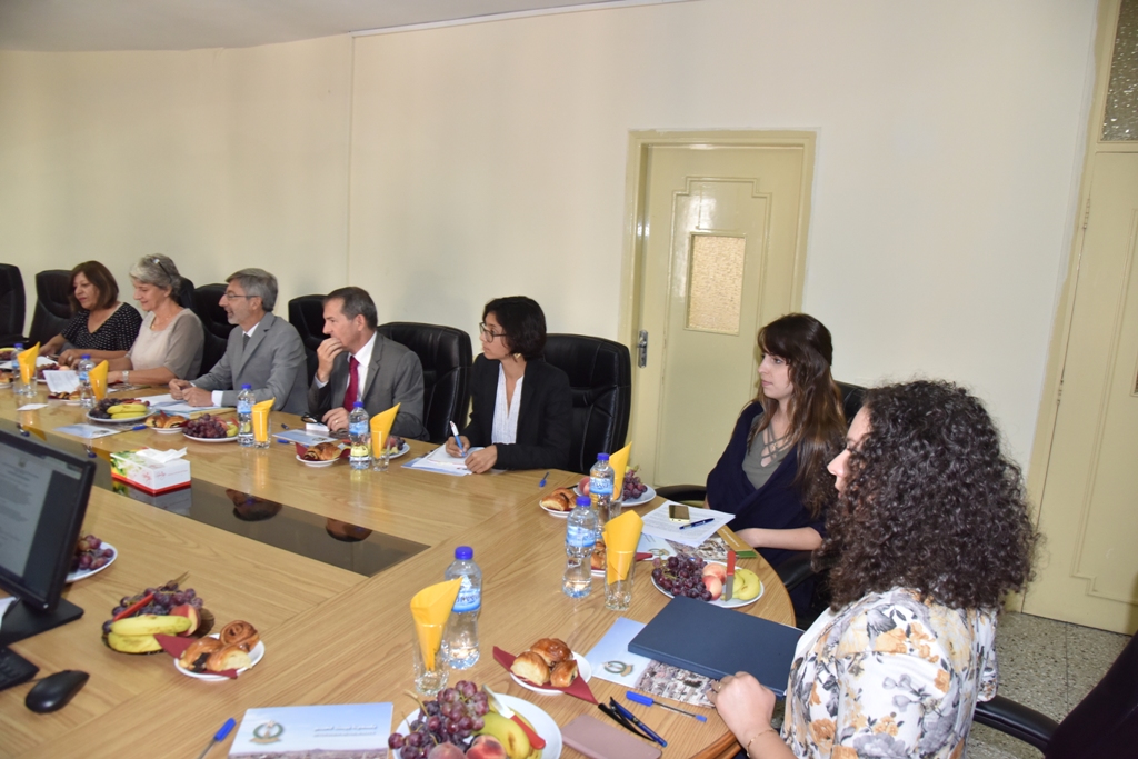   بهدف تسليط الضوء على العديد من القضايا والمشاريع المحورية وسبل الدعم لقاء بين رئيس بلدية بيت لحم والقنصل الفرنسي العام في دار البلدية