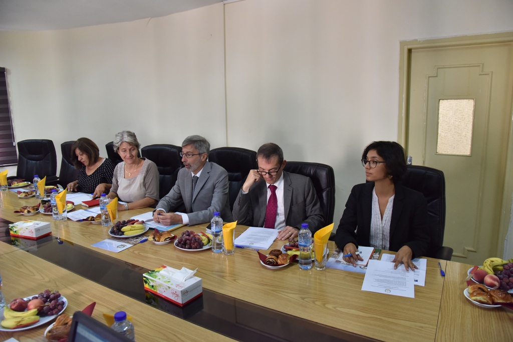   بهدف تسليط الضوء على العديد من القضايا والمشاريع المحورية وسبل الدعم لقاء بين رئيس بلدية بيت لحم والقنصل الفرنسي العام في دار البلدية