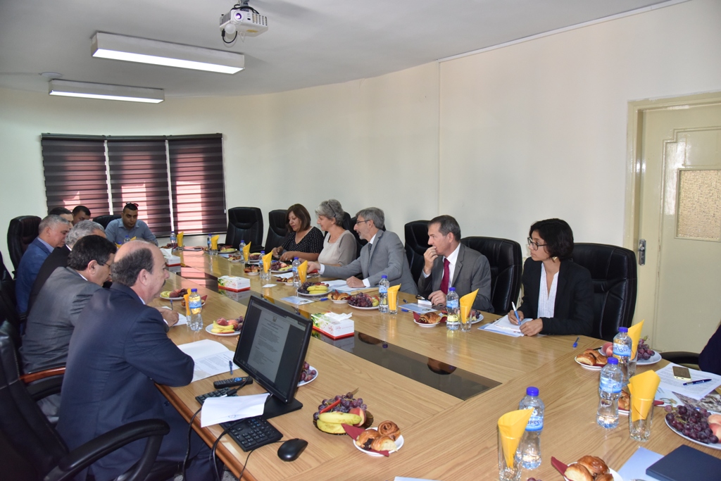   بهدف تسليط الضوء على العديد من القضايا والمشاريع المحورية وسبل الدعم لقاء بين رئيس بلدية بيت لحم والقنصل الفرنسي العام في دار البلدية