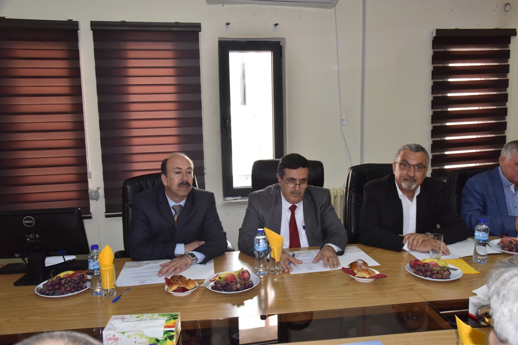   بهدف تسليط الضوء على العديد من القضايا والمشاريع المحورية وسبل الدعم لقاء بين رئيس بلدية بيت لحم والقنصل الفرنسي العام في دار البلدية