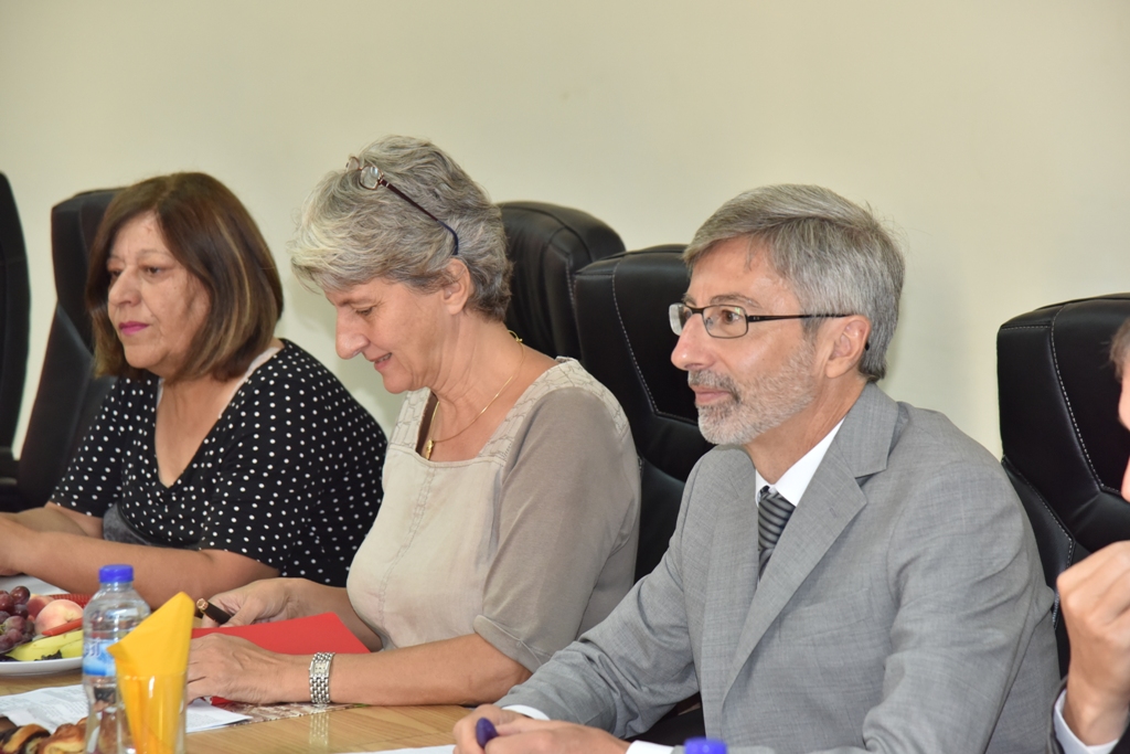   بهدف تسليط الضوء على العديد من القضايا والمشاريع المحورية وسبل الدعم لقاء بين رئيس بلدية بيت لحم والقنصل الفرنسي العام في دار البلدية