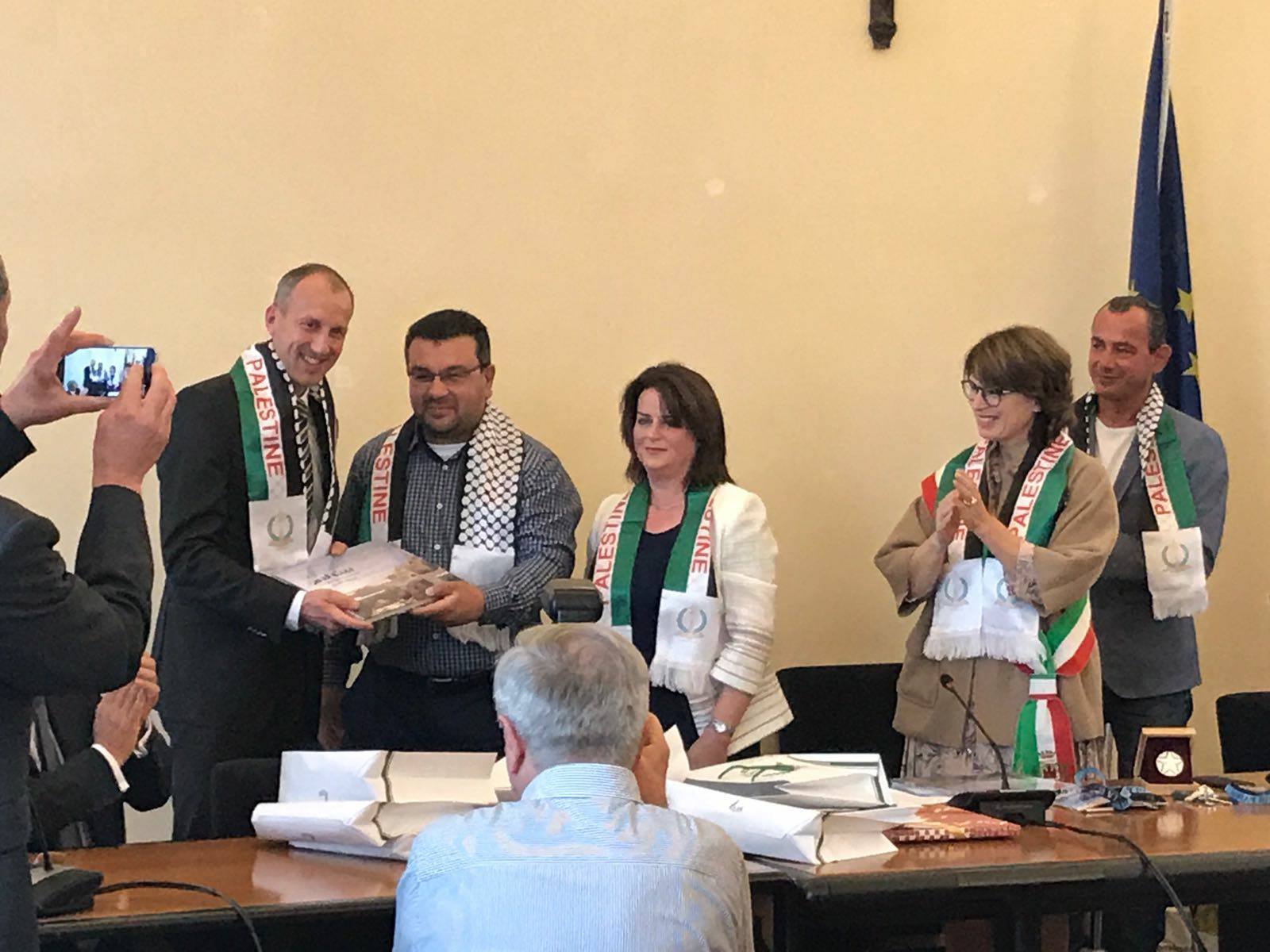 بلدية بيت لحم تشارك في احتفالية البلديات المتوأمة مع بلدية استه الإيطالية