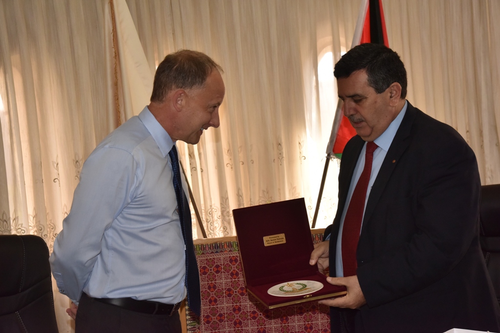 سلمان يستقبل مدير قطاع الديموقراطية والحوكمة في تيترا تيك ويعرض عليه التحديات التي تواجه البلدية 