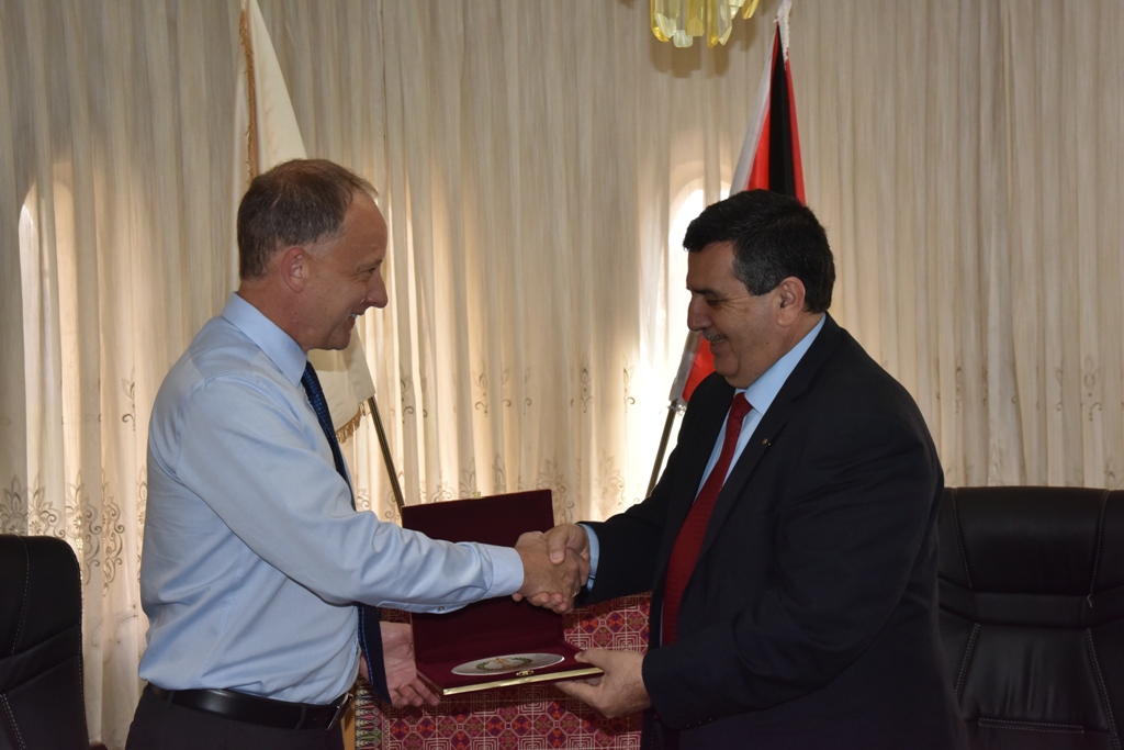 سلمان يستقبل مدير قطاع الديموقراطية والحوكمة في تيترا تيك ويعرض عليه التحديات التي تواجه البلدية 