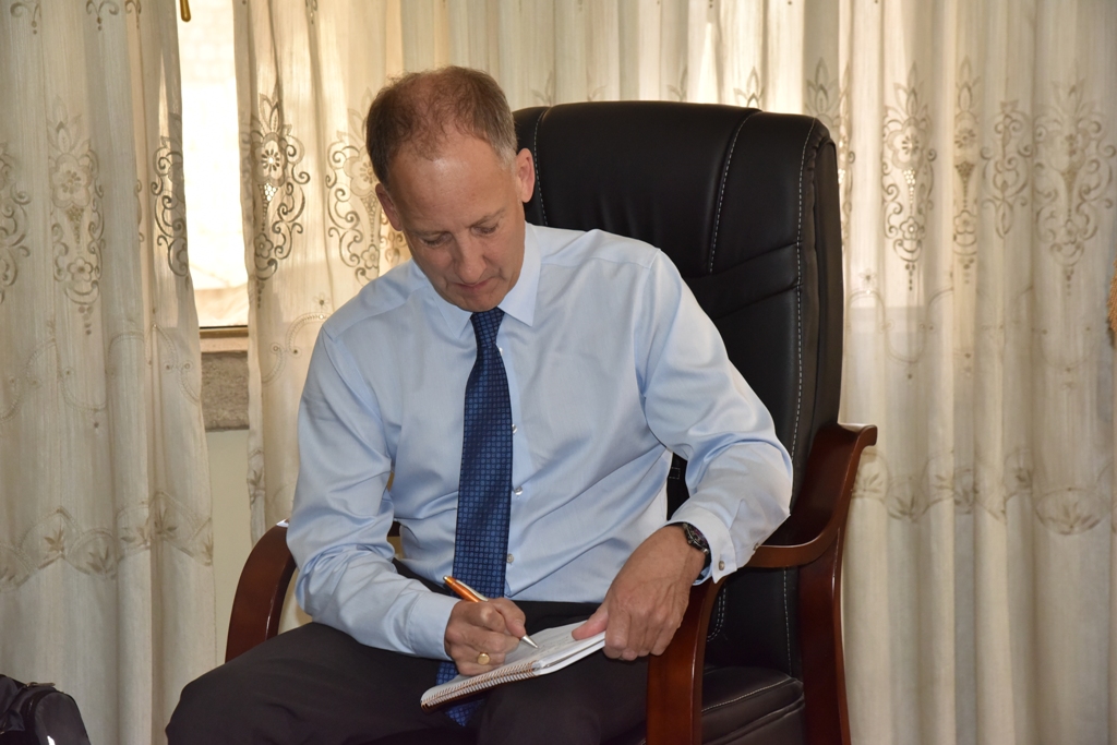 سلمان يستقبل مدير قطاع الديموقراطية والحوكمة في تيترا تيك ويعرض عليه التحديات التي تواجه البلدية 