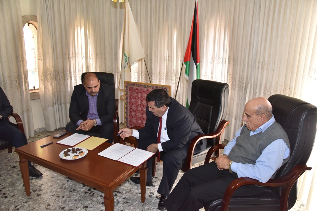 رئيس بلدية بيت لحم ومدير مركز حفظ التراث الثقافي يوقعان على مذكرة تفاهم لتنفيذ ثلاثة مشاريع في مدينة بيت لحم