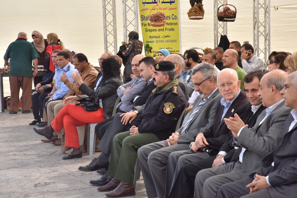 مهرجان قطف الزيتون السابع عشر ينطلق من ساحة المهد