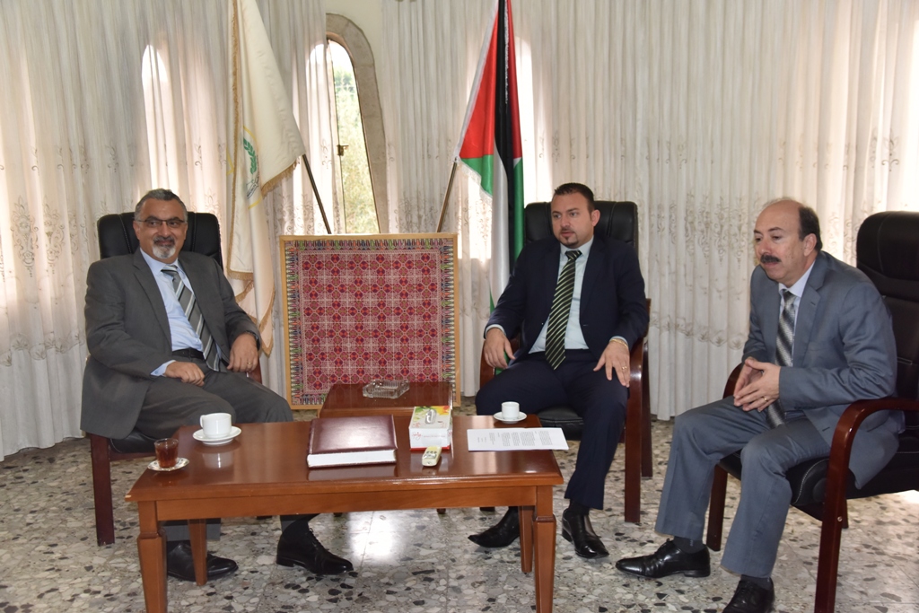 مهرجان قطف الزيتون السابع عشر ينطلق من ساحة المهد