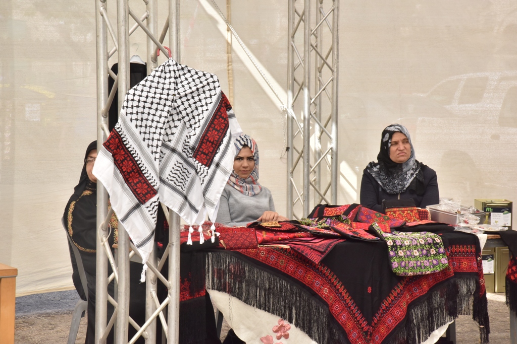 مهرجان قطف الزيتون السابع عشر ينطلق من ساحة المهد