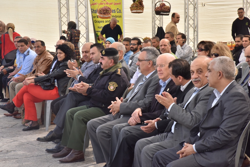 مهرجان قطف الزيتون السابع عشر ينطلق من ساحة المهد