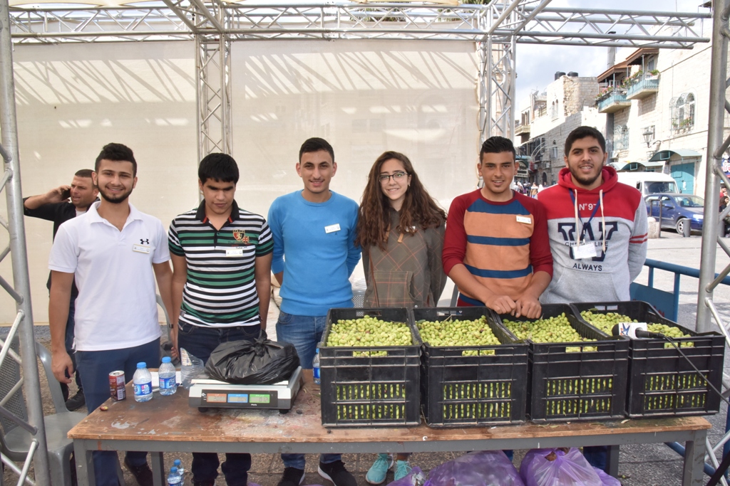 مهرجان قطف الزيتون السابع عشر ينطلق من ساحة المهد