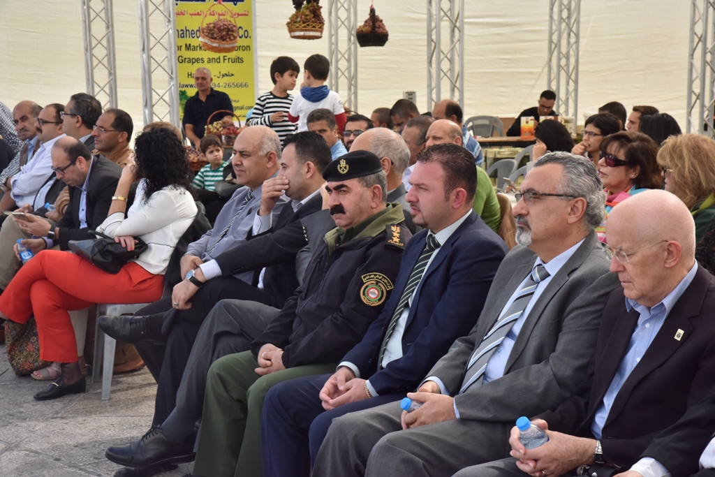 مهرجان قطف الزيتون السابع عشر ينطلق من ساحة المهد