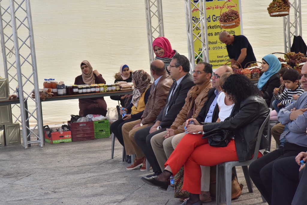 مهرجان قطف الزيتون السابع عشر ينطلق من ساحة المهد