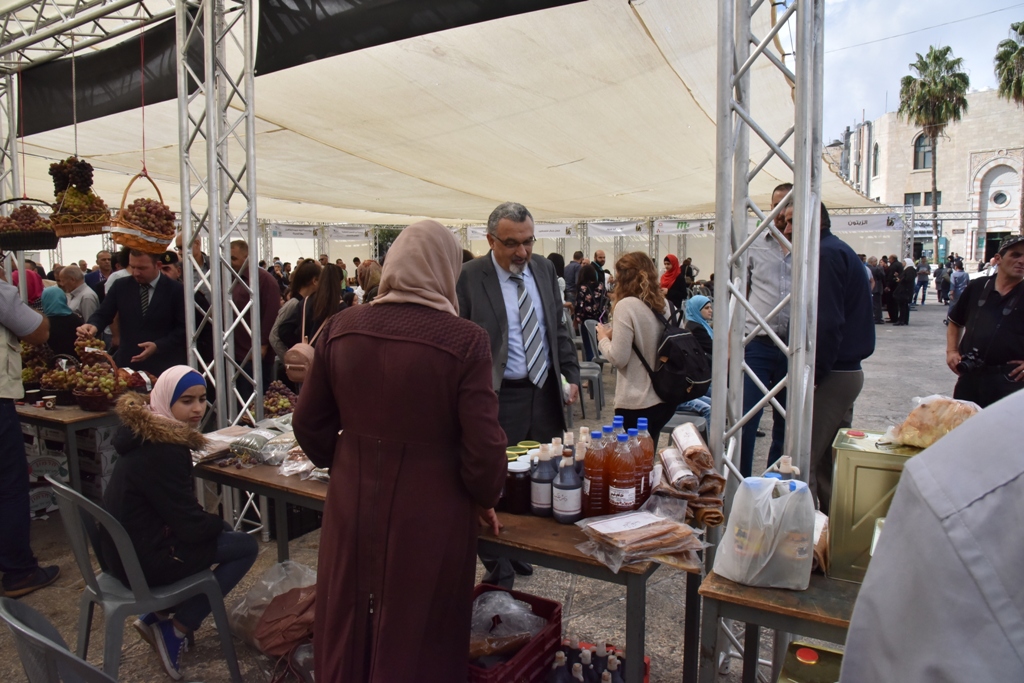 مهرجان قطف الزيتون السابع عشر ينطلق من ساحة المهد