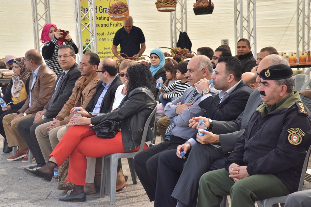 مهرجان قطف الزيتون السابع عشر ينطلق من ساحة المهد