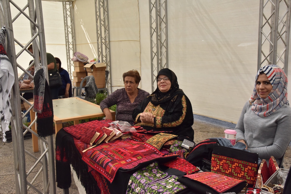 مهرجان قطف الزيتون السابع عشر ينطلق من ساحة المهد