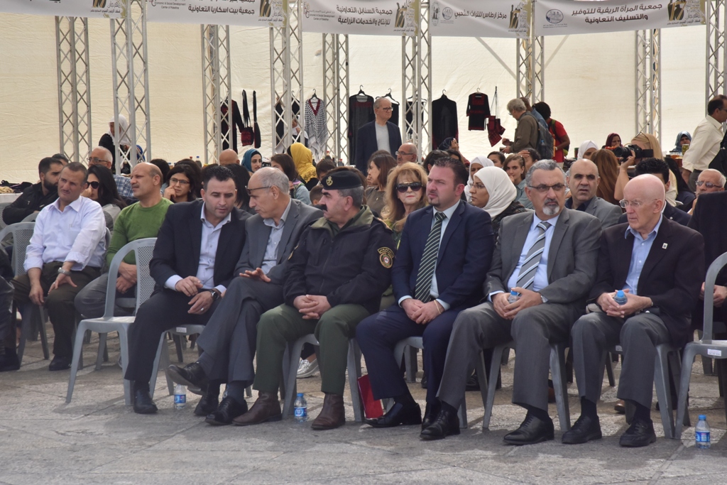 مهرجان قطف الزيتون السابع عشر ينطلق من ساحة المهد