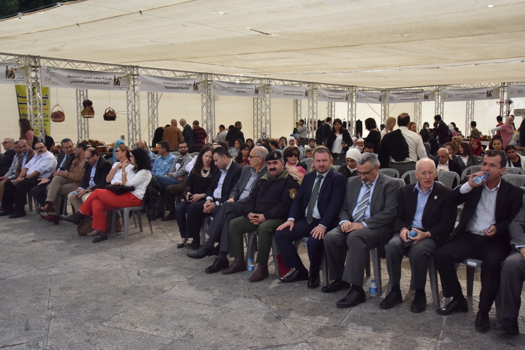 مهرجان قطف الزيتون السابع عشر ينطلق من ساحة المهد