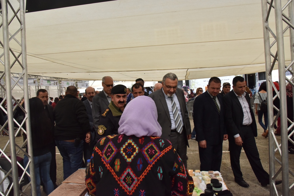 مهرجان قطف الزيتون السابع عشر ينطلق من ساحة المهد