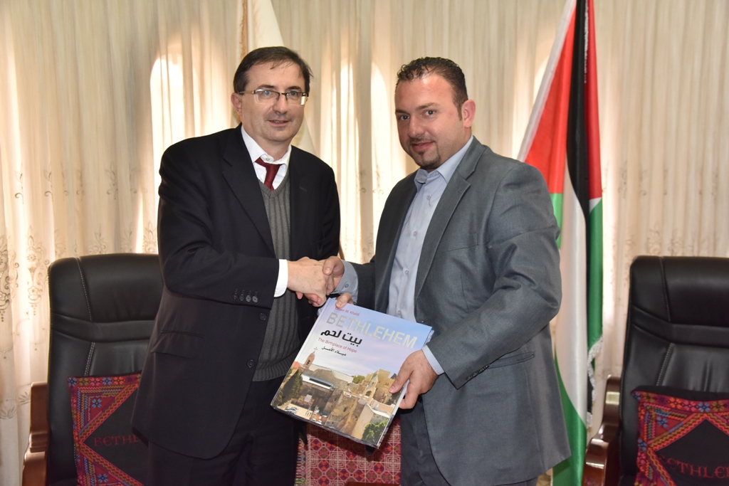 حنانيا يستقبل السفير السويسري برولهارت في دار البلدية ويبحثان سبل التعاون المشترك