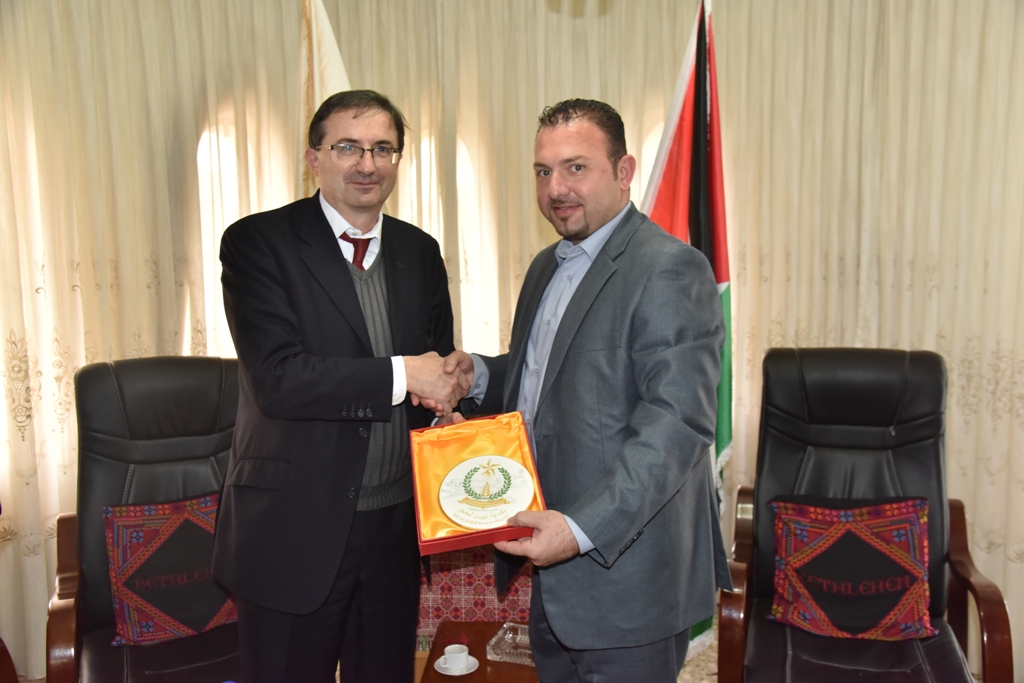 حنانيا يستقبل السفير السويسري برولهارت في دار البلدية ويبحثان سبل التعاون المشترك