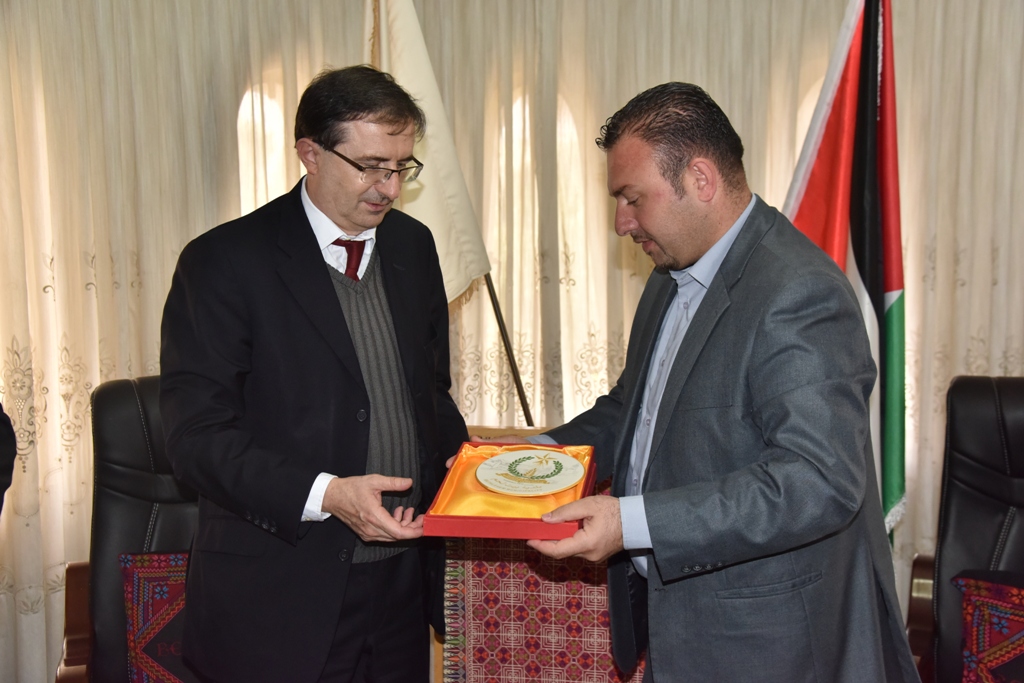 حنانيا يستقبل السفير السويسري برولهارت في دار البلدية ويبحثان سبل التعاون المشترك