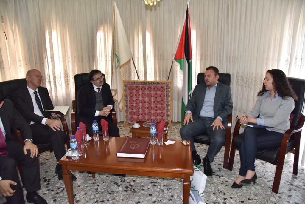 حنانيا يستقبل السفير السويسري برولهارت في دار البلدية ويبحثان سبل التعاون المشترك