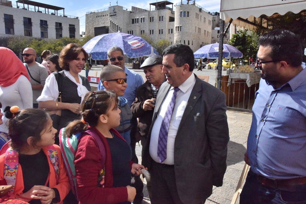 سلمان يشارك في معرض " ع الرصيف " لرسومات الأشخاص ذوي الإعاقة الذهنية  