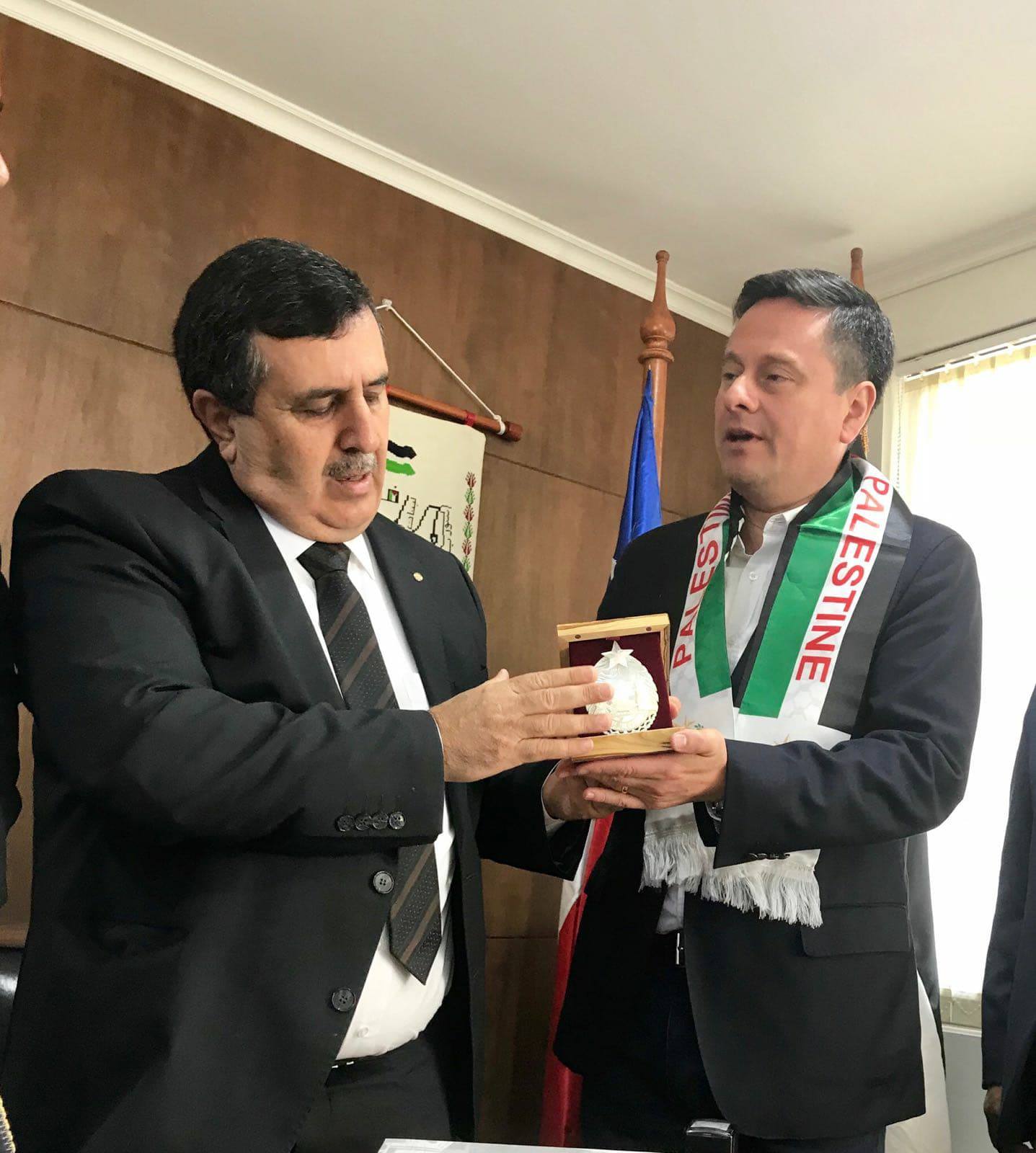 في جولته بجمهورية تشيلي سلمان يشارك في مؤتمر تقاليد ويوقع على اتفاقية توأمة مع لاس كونديس