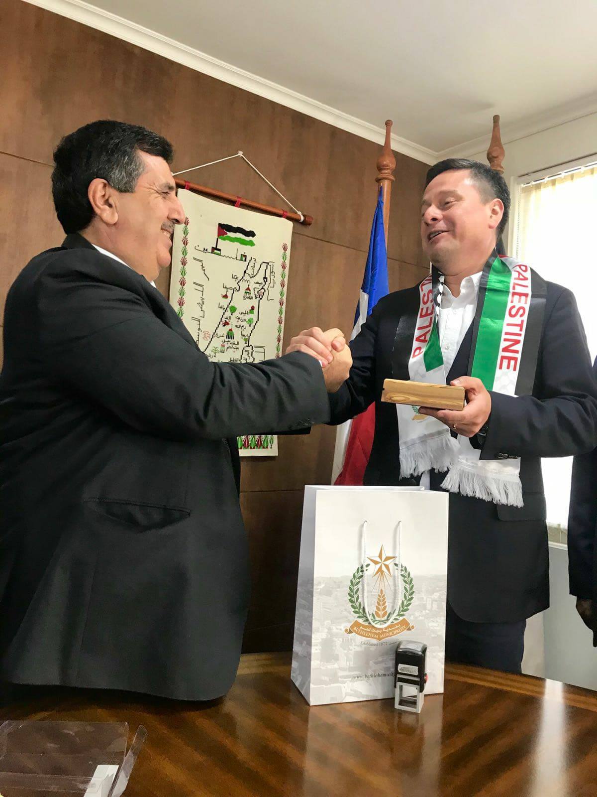 في جولته بجمهورية تشيلي سلمان يشارك في مؤتمر تقاليد ويوقع على اتفاقية توأمة مع لاس كونديس