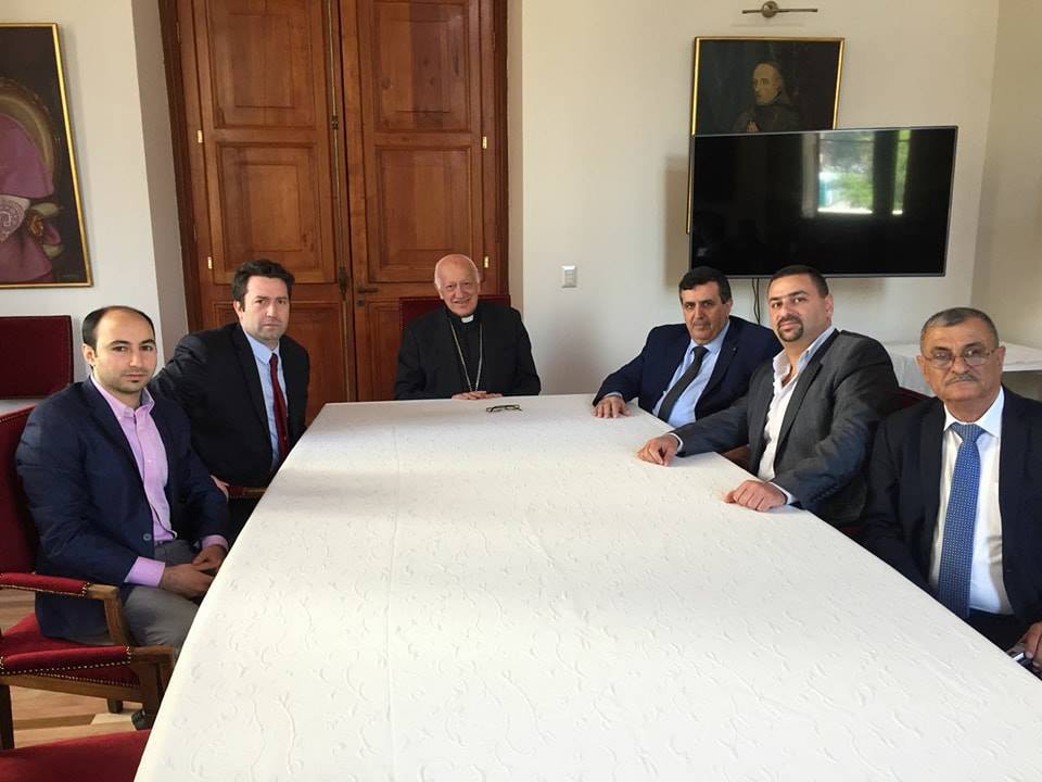 في جولته بجمهورية تشيلي سلمان يشارك في مؤتمر تقاليد ويوقع على اتفاقية توأمة مع لاس كونديس