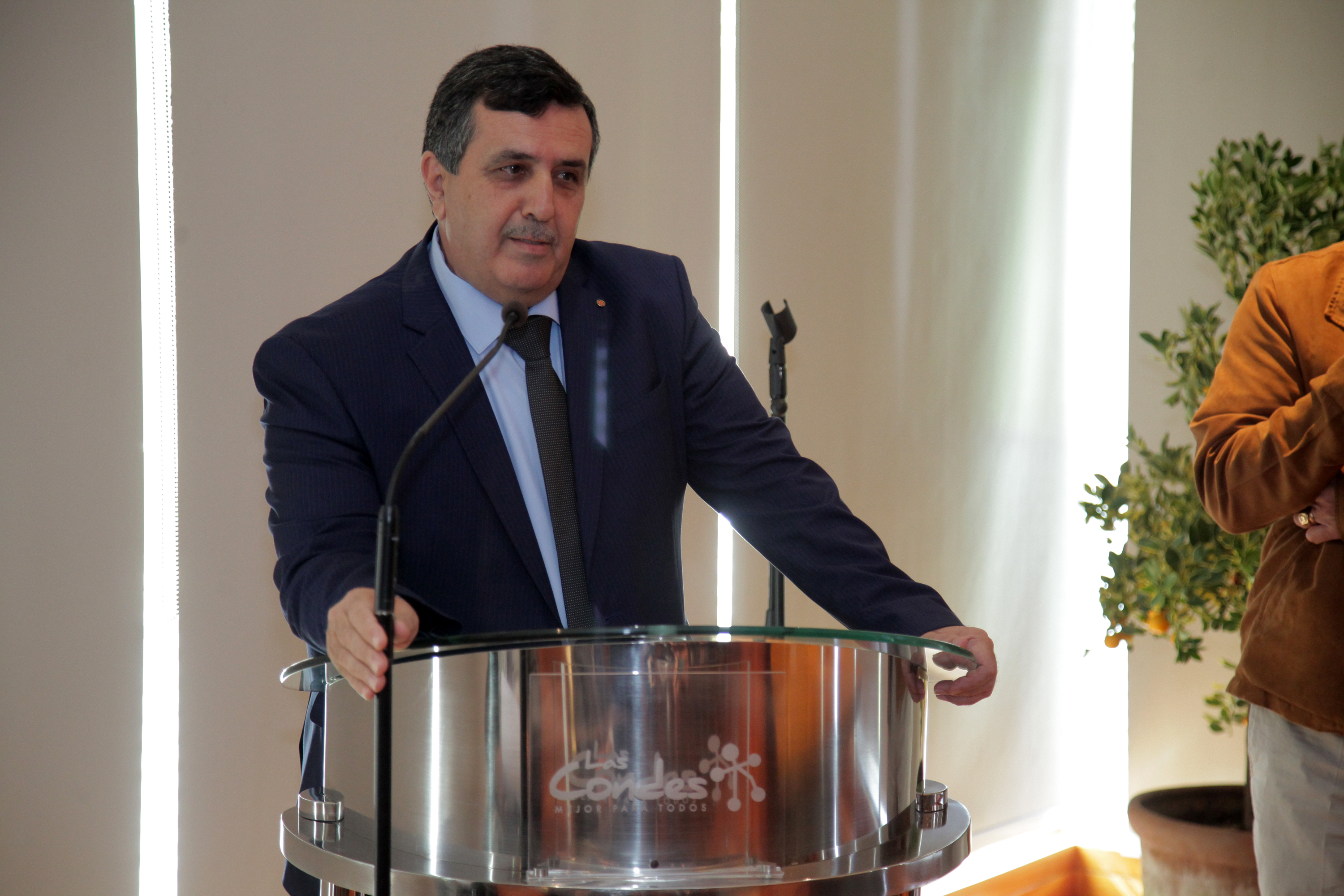 في جولته بجمهورية تشيلي سلمان يشارك في مؤتمر تقاليد ويوقع على اتفاقية توأمة مع لاس كونديس