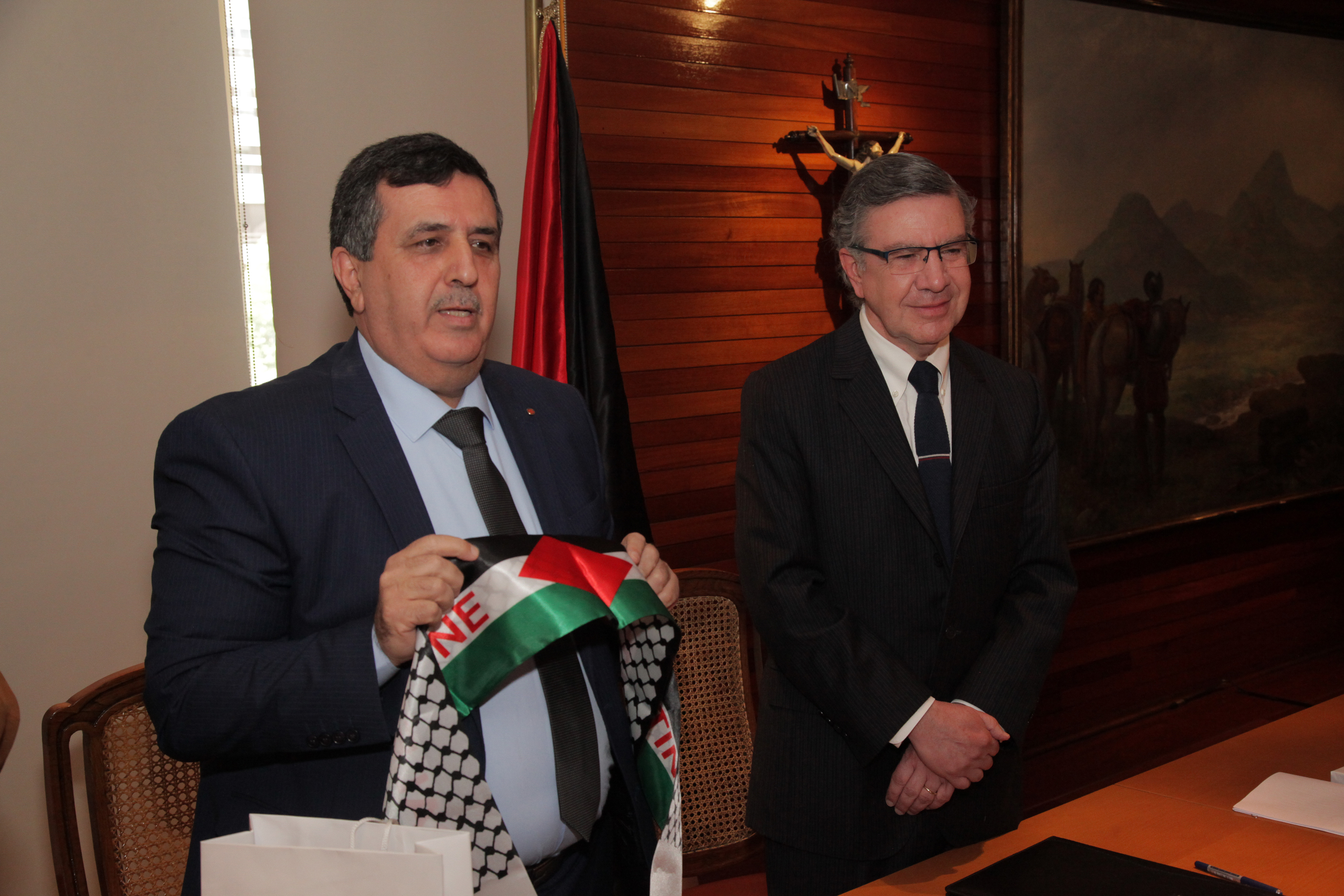 في جولته بجمهورية تشيلي سلمان يشارك في مؤتمر تقاليد ويوقع على اتفاقية توأمة مع لاس كونديس