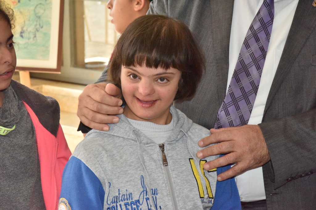 سلمان يشارك في معرض " ع الرصيف " لرسومات الأشخاص ذوي الإعاقة الذهنية  