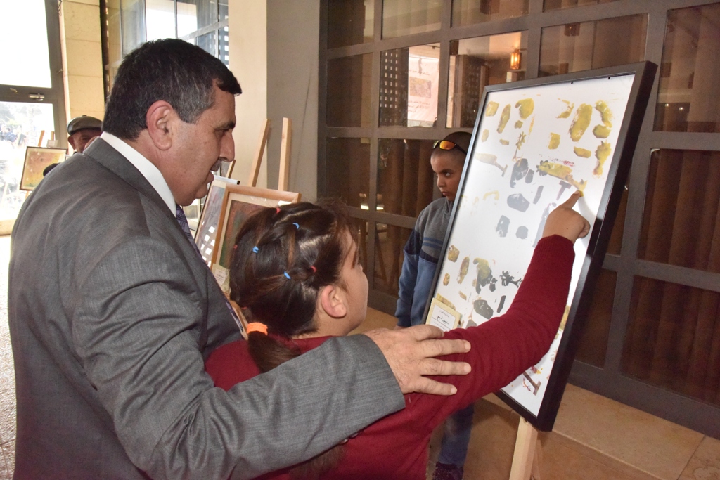 سلمان يشارك في معرض " ع الرصيف " لرسومات الأشخاص ذوي الإعاقة الذهنية  
