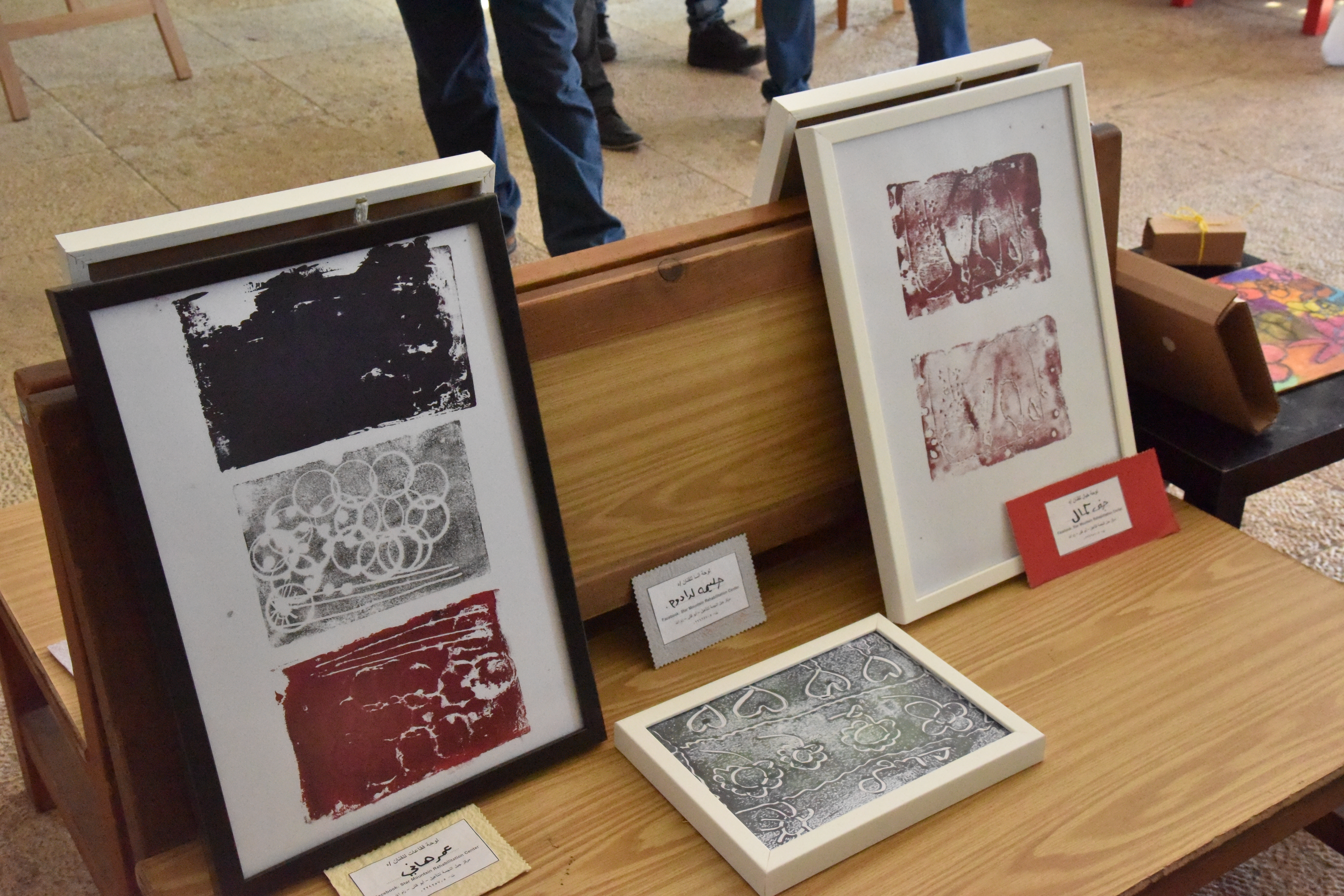 سلمان يشارك في معرض " ع الرصيف " لرسومات الأشخاص ذوي الإعاقة الذهنية  