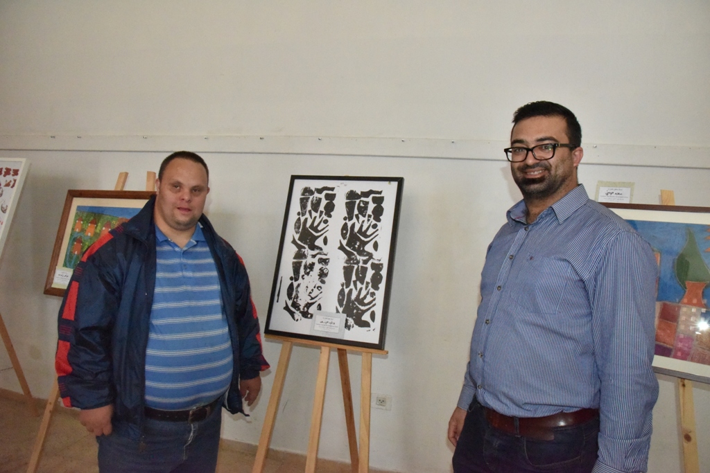 سلمان يشارك في معرض " ع الرصيف " لرسومات الأشخاص ذوي الإعاقة الذهنية  