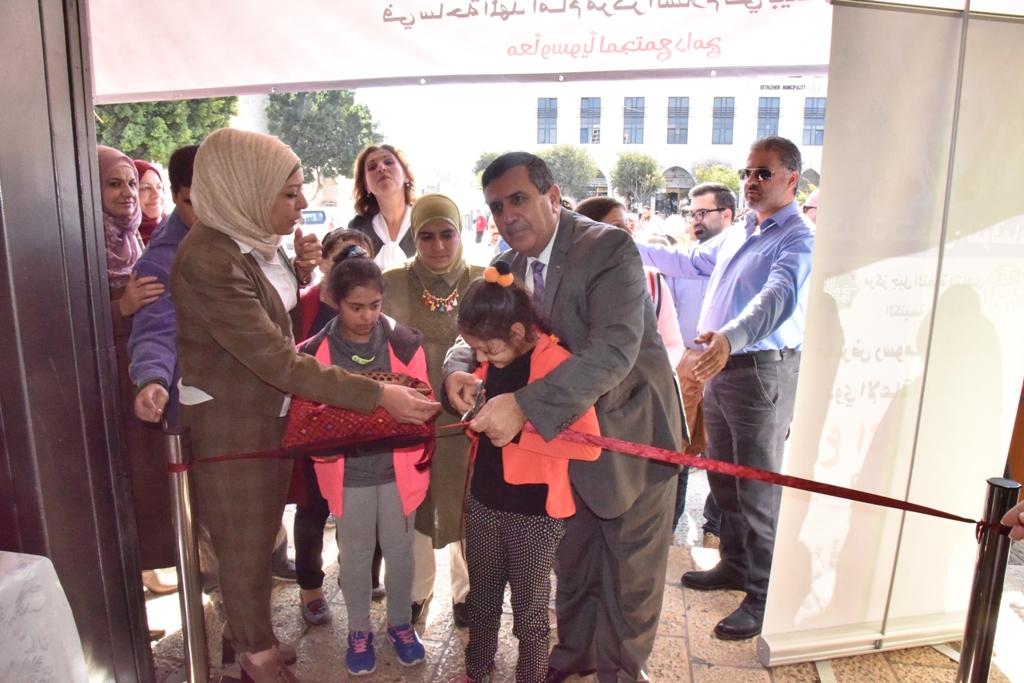 سلمان يشارك في معرض " ع الرصيف " لرسومات الأشخاص ذوي الإعاقة الذهنية  