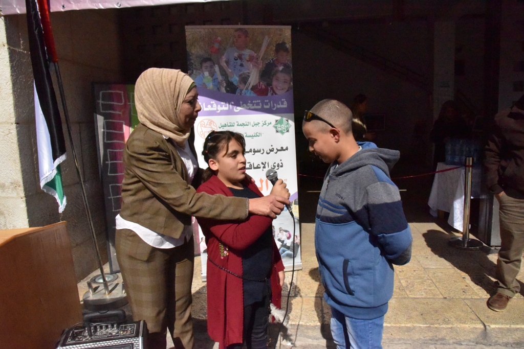 سلمان يشارك في معرض " ع الرصيف " لرسومات الأشخاص ذوي الإعاقة الذهنية  