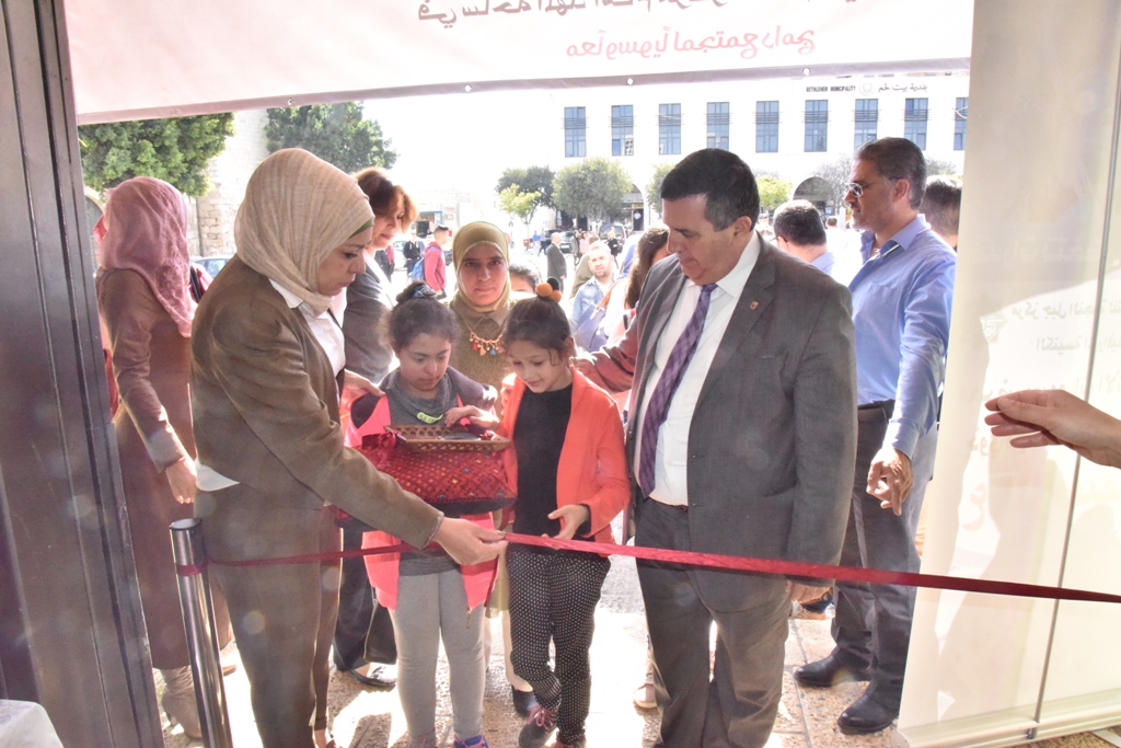 سلمان يشارك في معرض " ع الرصيف " لرسومات الأشخاص ذوي الإعاقة الذهنية  