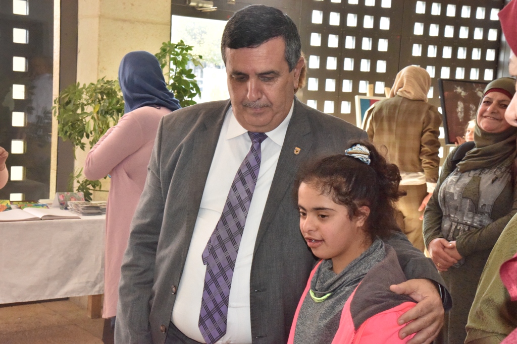 سلمان يشارك في معرض " ع الرصيف " لرسومات الأشخاص ذوي الإعاقة الذهنية  