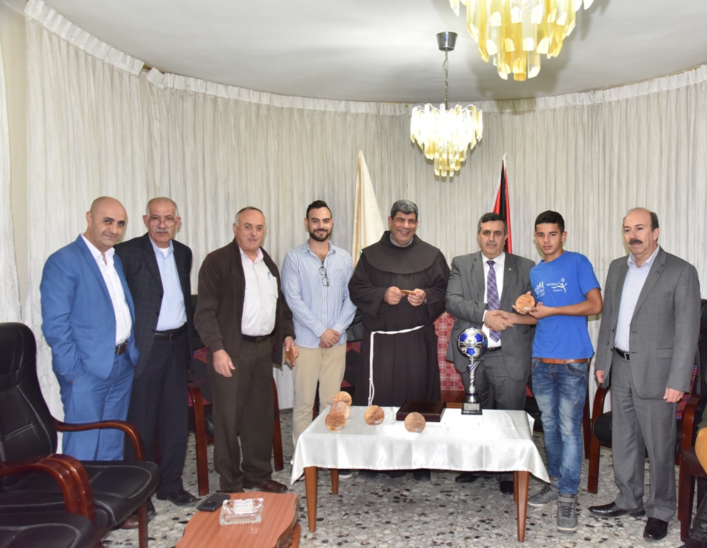 بلدية بيت لحم تكرم فريق نادي عاصمة الميلاد بعد أن أحرز المرتبة الثانية في دوري بريشا الإيطالية 