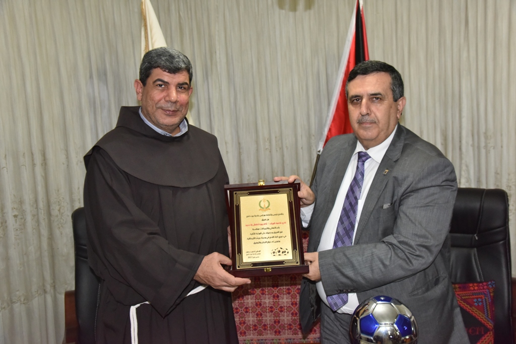 بلدية بيت لحم تكرم فريق نادي عاصمة الميلاد بعد أن أحرز المرتبة الثانية في دوري بريشا الإيطالية 