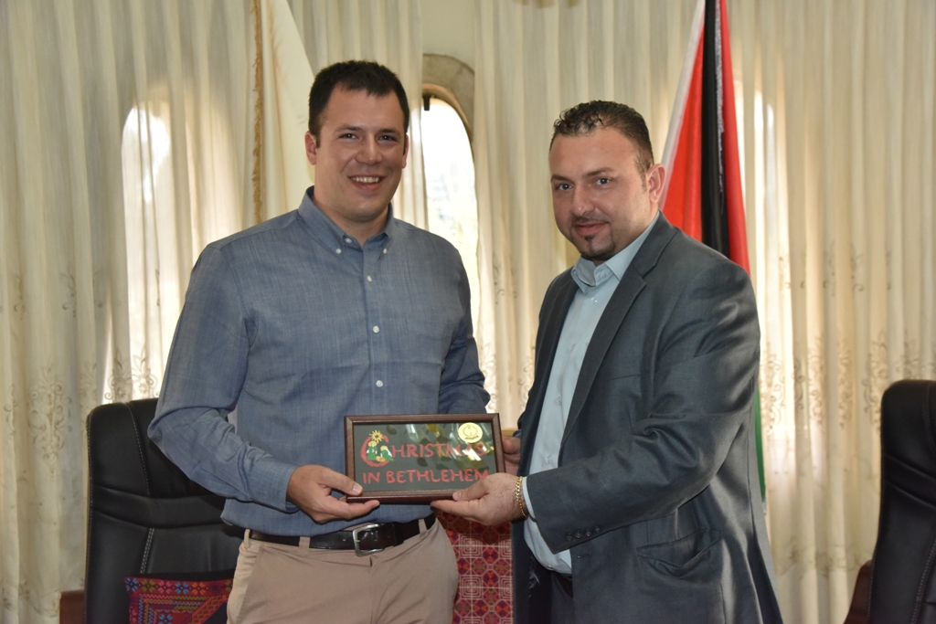 نائب رئيس بلدية بيت لحم يستقبل رئيس بلدية ويست سبرينغفيلد الأمريكية 