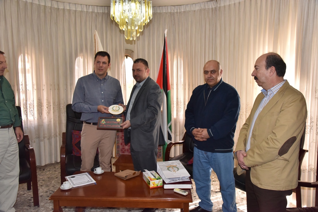 نائب رئيس بلدية بيت لحم يستقبل رئيس بلدية ويست سبرينغفيلد الأمريكية 