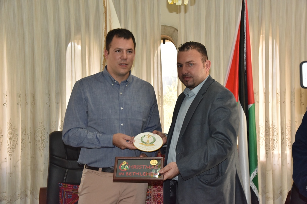 نائب رئيس بلدية بيت لحم يستقبل رئيس بلدية ويست سبرينغفيلد الأمريكية 