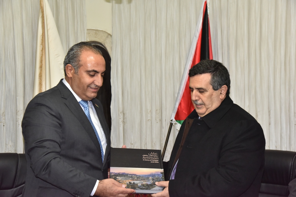 رئيس وأعضاء مجلس بلدية بيت لحم يستقبلون أمين أمانة عمان الكبرى